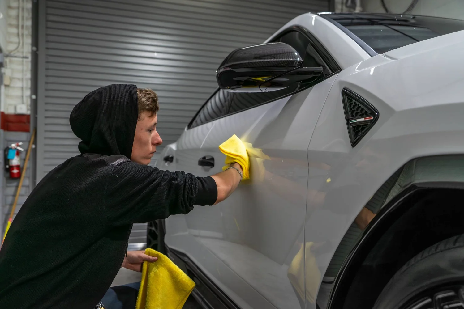 Machine polishing a grey vehicle panel before coating